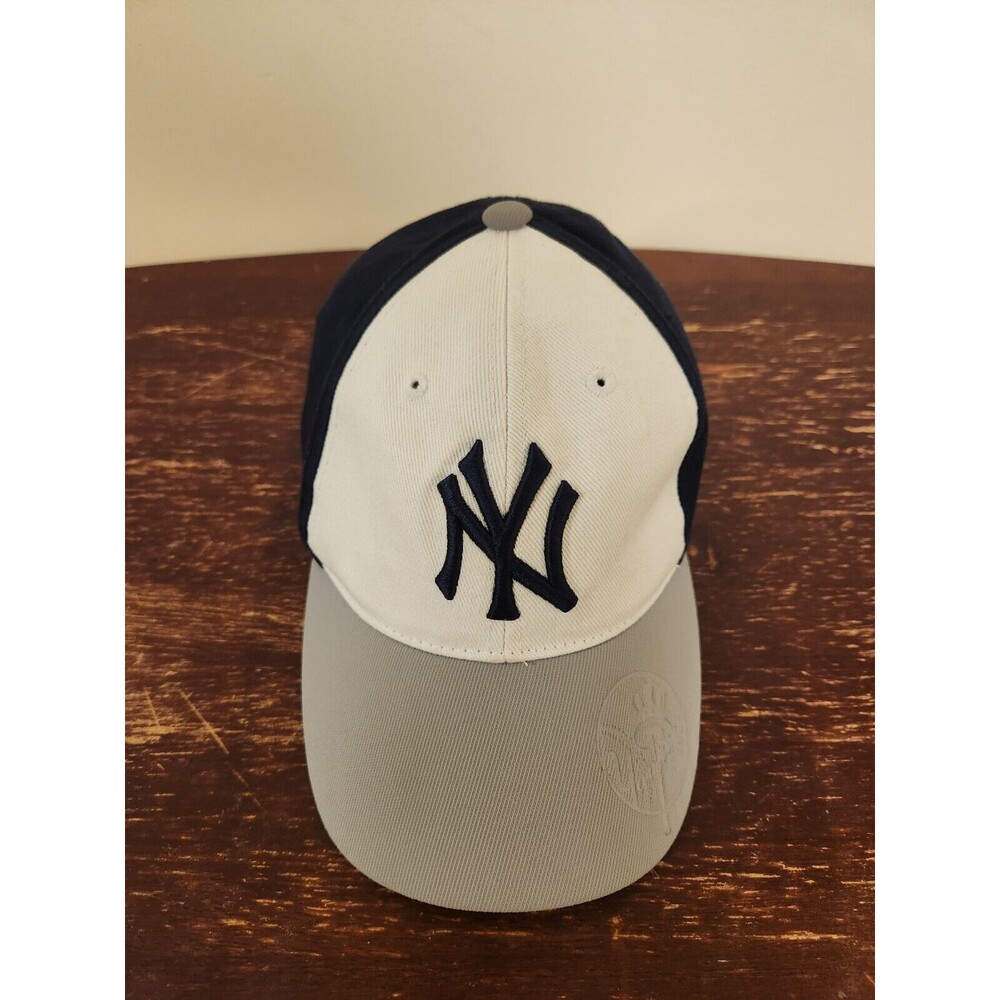 Genuine Merchandise "Fan Favorite" Adjustable Slingback Yankees Baseball Cap